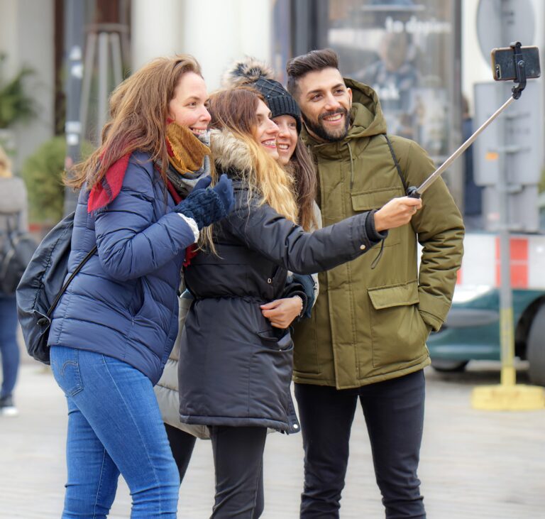 junge Menschen machen Foto