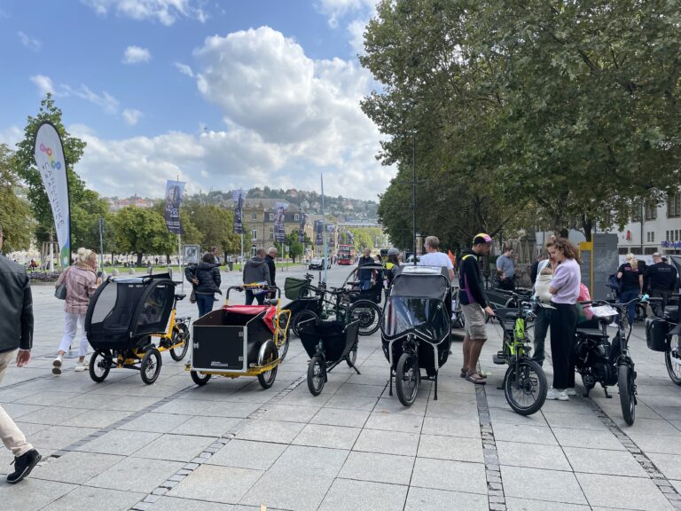 verschiedene Lastenräder bei der Cargobike-Roadshow 2024