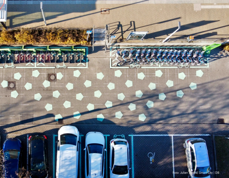 Mobilitätsstation in Stuttgart-Vaihingen. Foto: Julien Arnold / DB